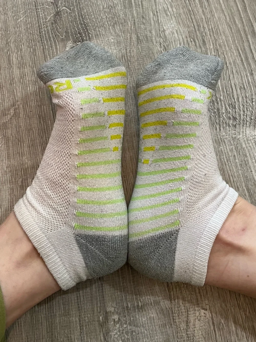 4 Pairs Size 5-7 White Green Blue Low Top Athletic Socks Used